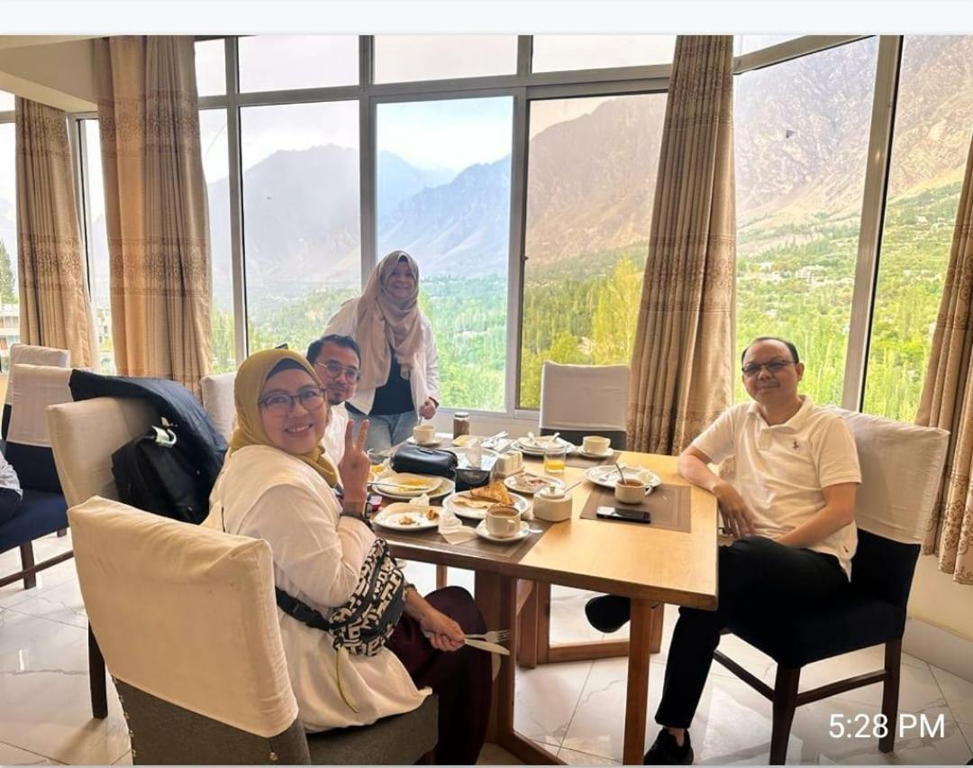 Hilltop Hotel, Hunza Karimabad  Dış mekan fotoğraf