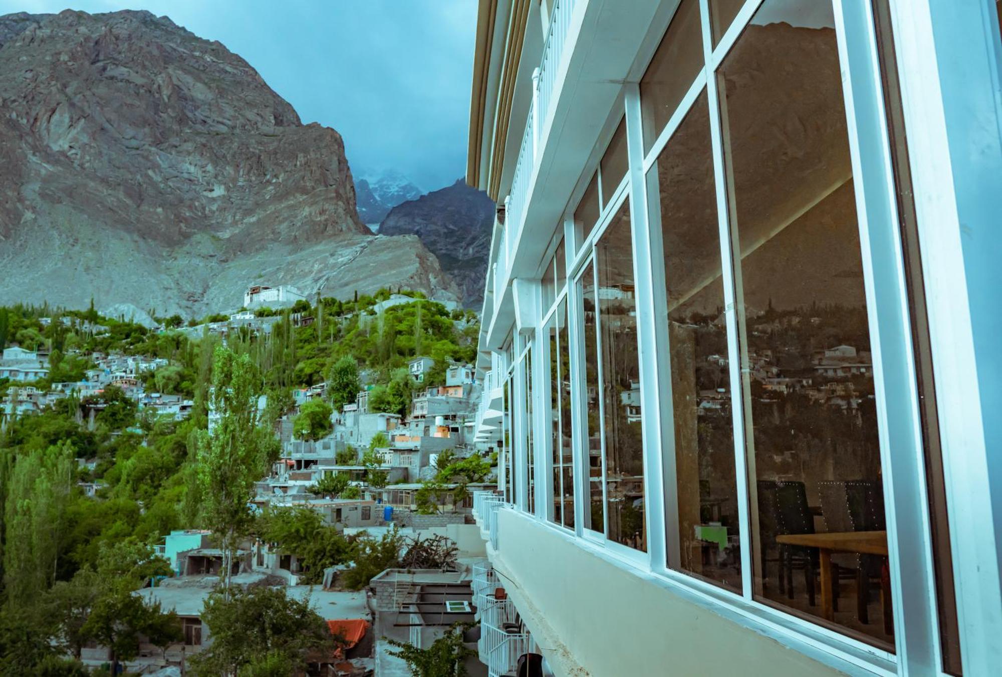 Hilltop Hotel, Hunza Karimabad  Dış mekan fotoğraf