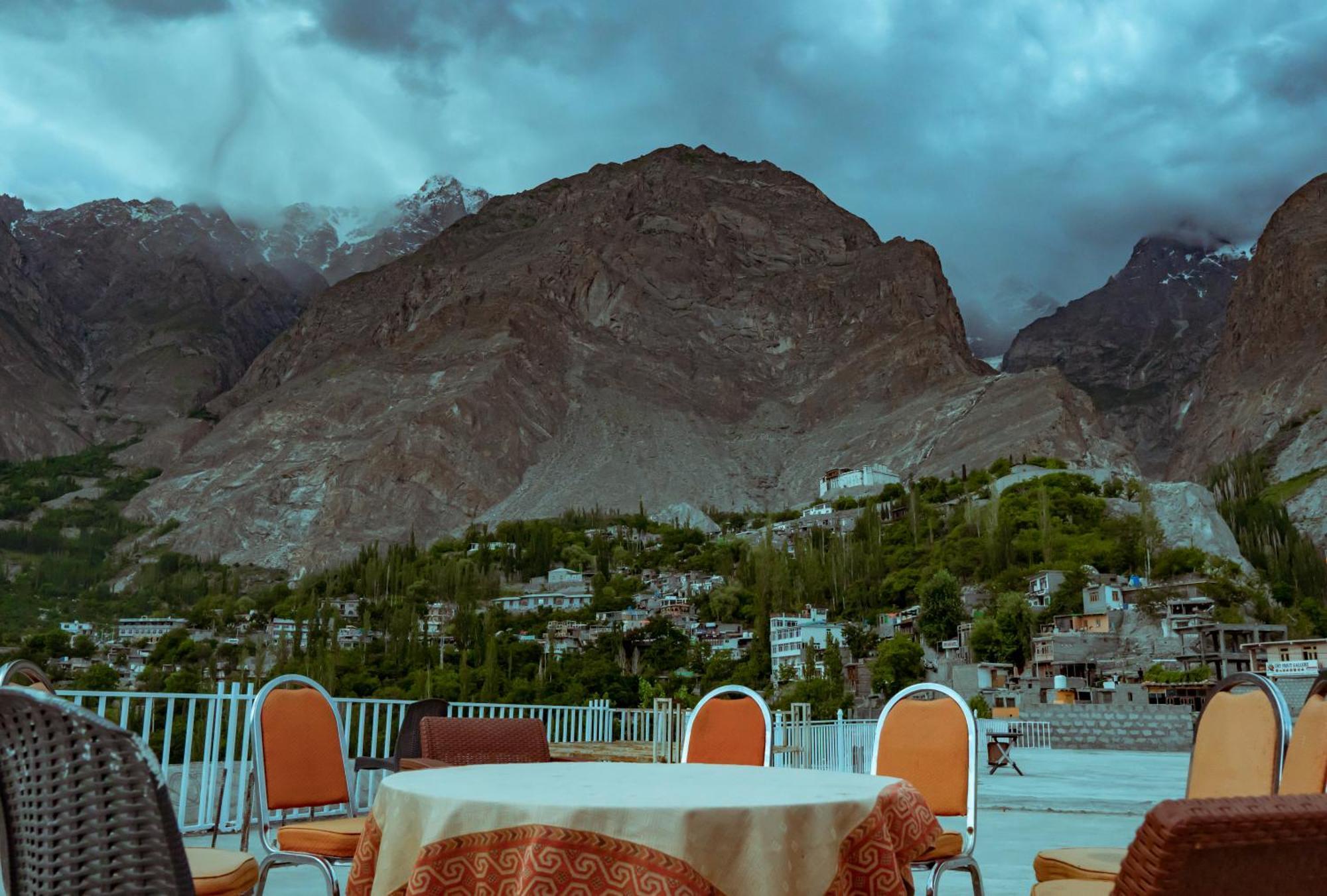 Hilltop Hotel, Hunza Karimabad  Dış mekan fotoğraf