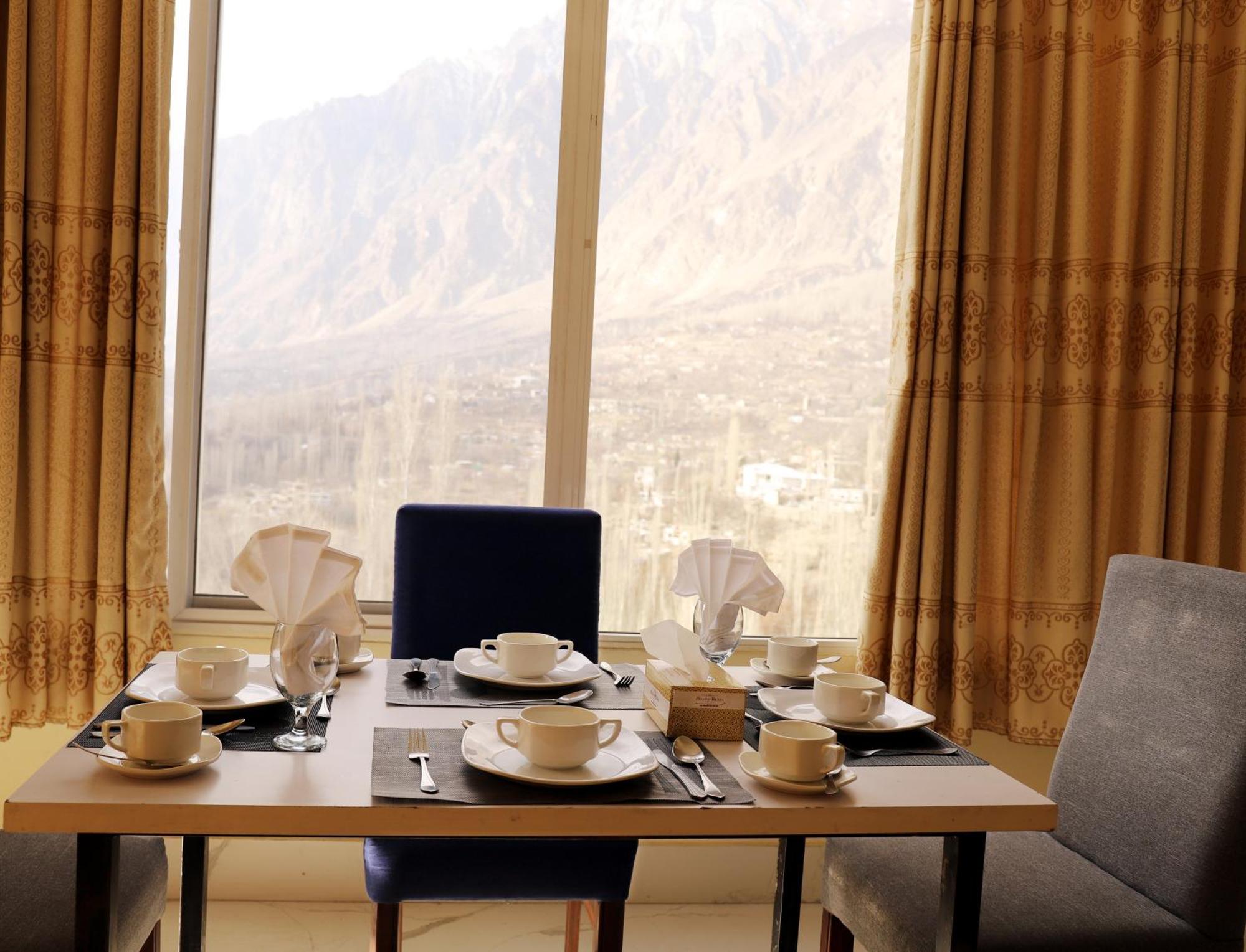 Hilltop Hotel, Hunza Karimabad  Dış mekan fotoğraf