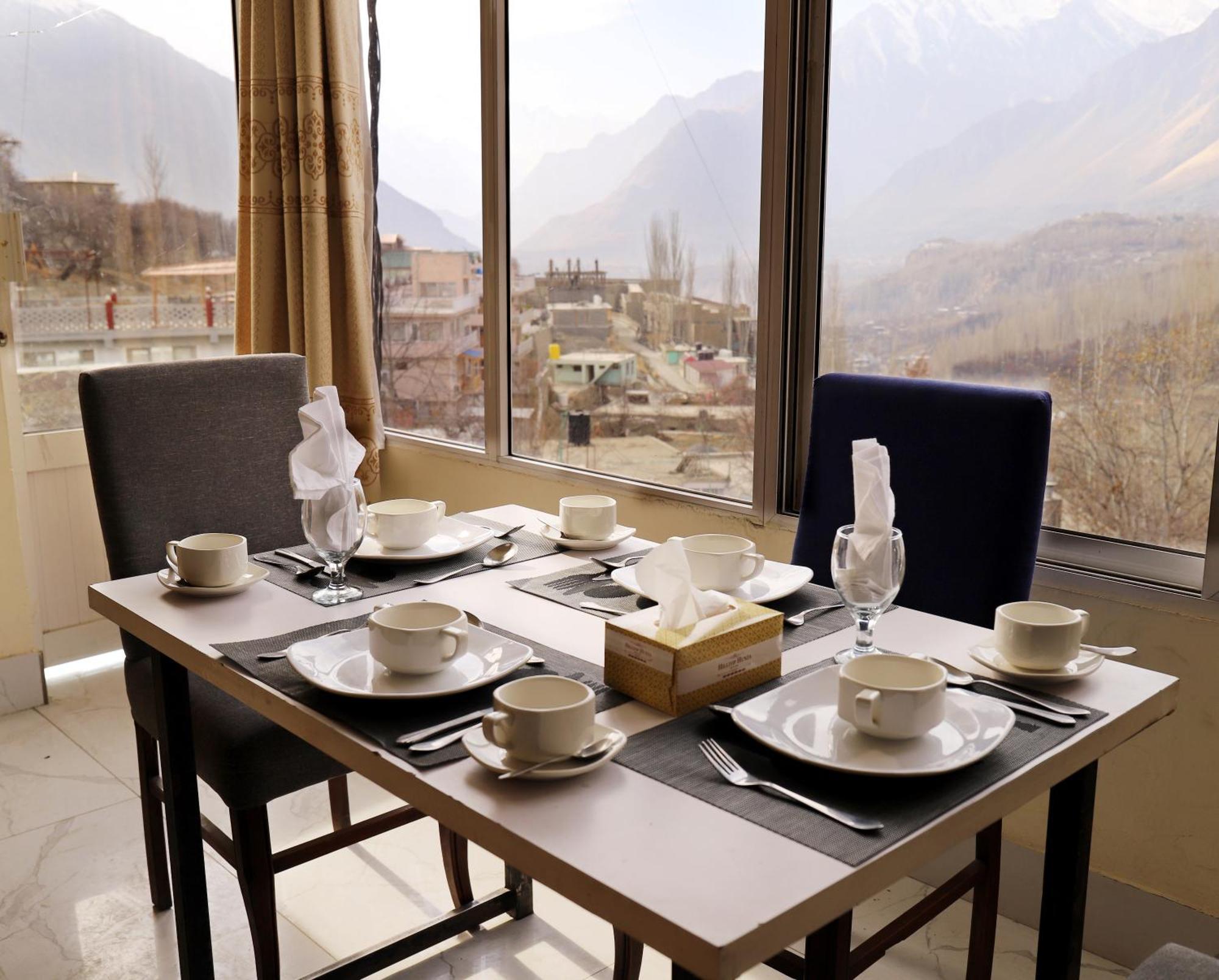 Hilltop Hotel, Hunza Karimabad  Dış mekan fotoğraf